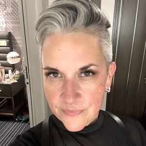 Meet your Posher, Desiree